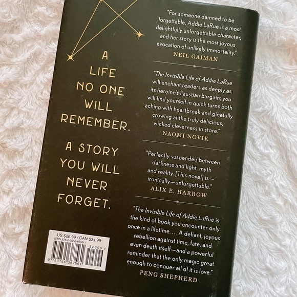 📔 The Invisible Life of Addie Larue 📔 V.E. Schwab bestselling Novel - Picture 2 of 3